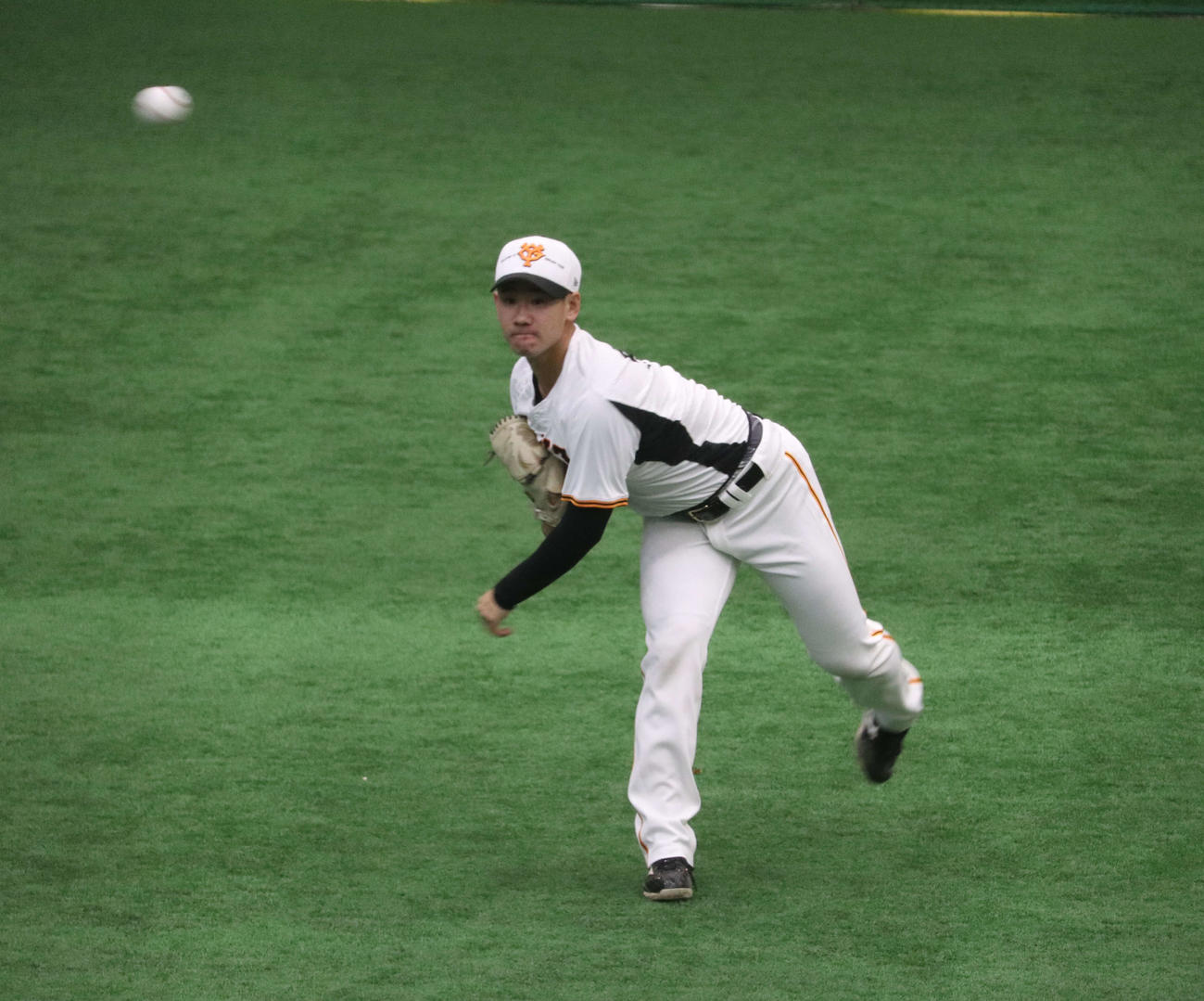 ジャイアンツ球場での練習で汗を流す巨人井上（撮影・小早川宗一郎）