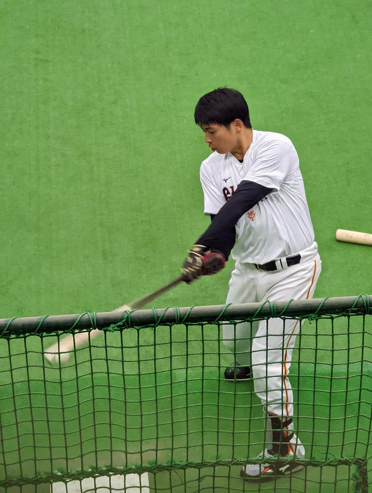 ジャイアンツ球場で打撃練習をする巨人喜多（撮影・三須一紀）