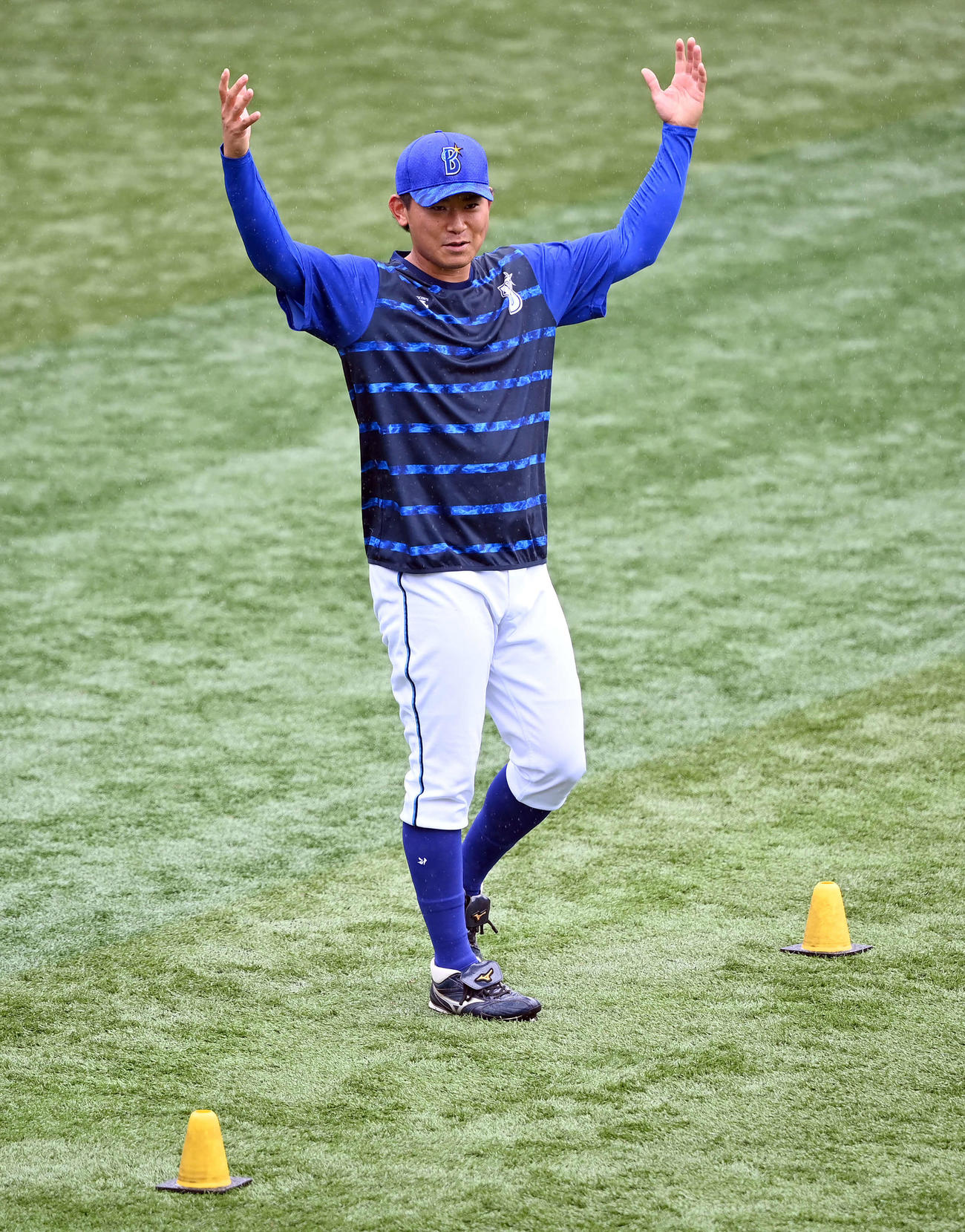 練習中、笑顔を見せるDeNA今永（撮影・たえ見朱実）