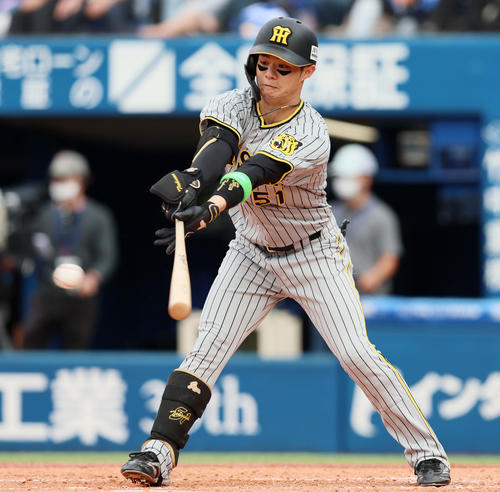 DeNA対阪神　3回表阪神1死、中野は遊内野安打を放つ（撮影・加藤哉）