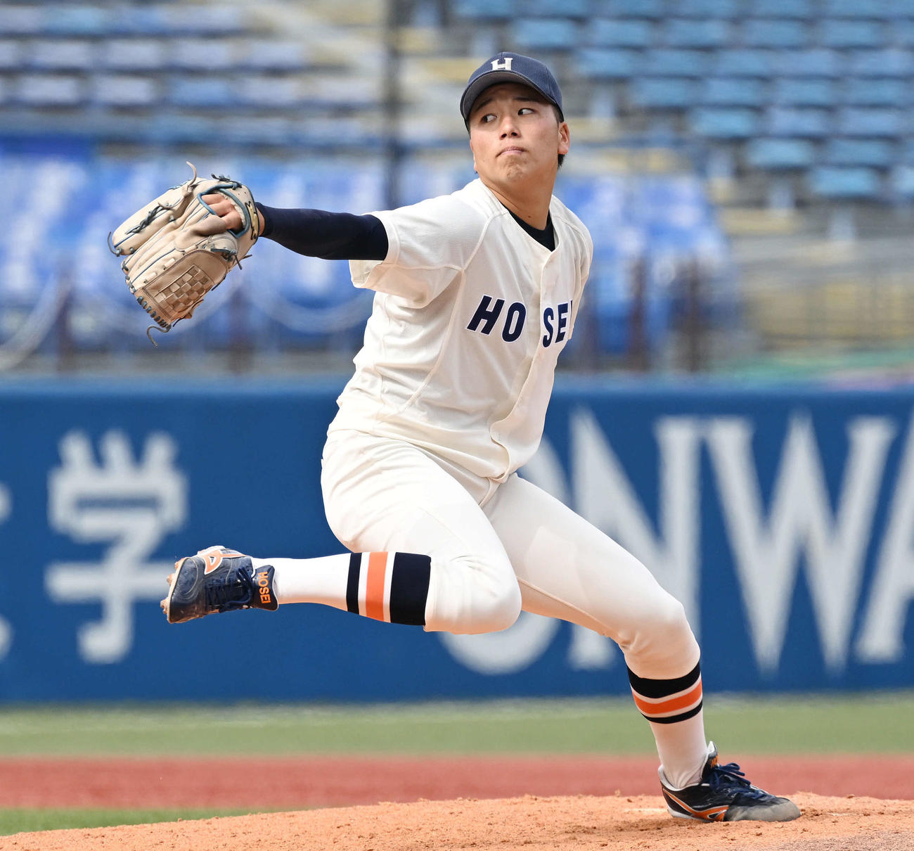 法大対慶大　法大先発の尾崎（撮影・滝沢徹郎）