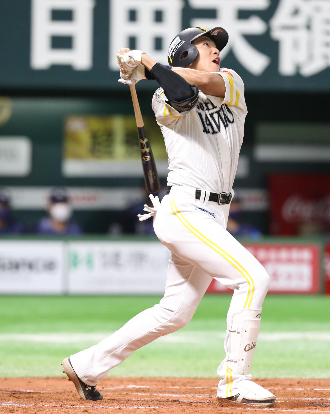 ソフトバンク対西武　3回裏ソフトバンク2死二、三塁、柳田は右中間へ3点本塁打を放つ（撮影・屋方直哉）