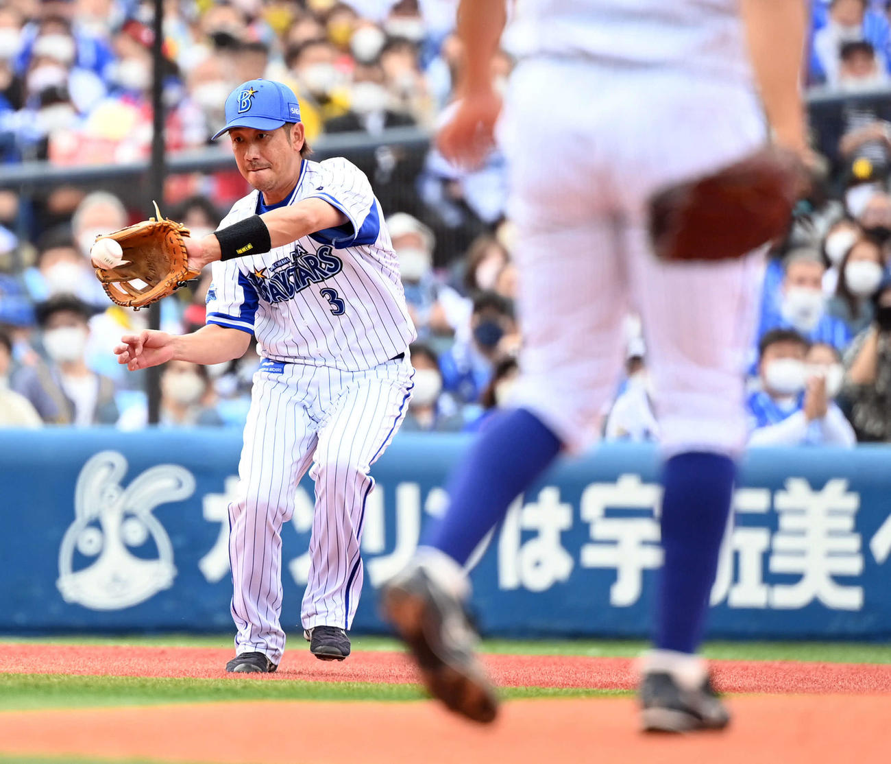DeNA対阪神　3回表阪神2死一、三塁、大山悠輔の三ゴロをさばく藤田（撮影・たえ見朱実）