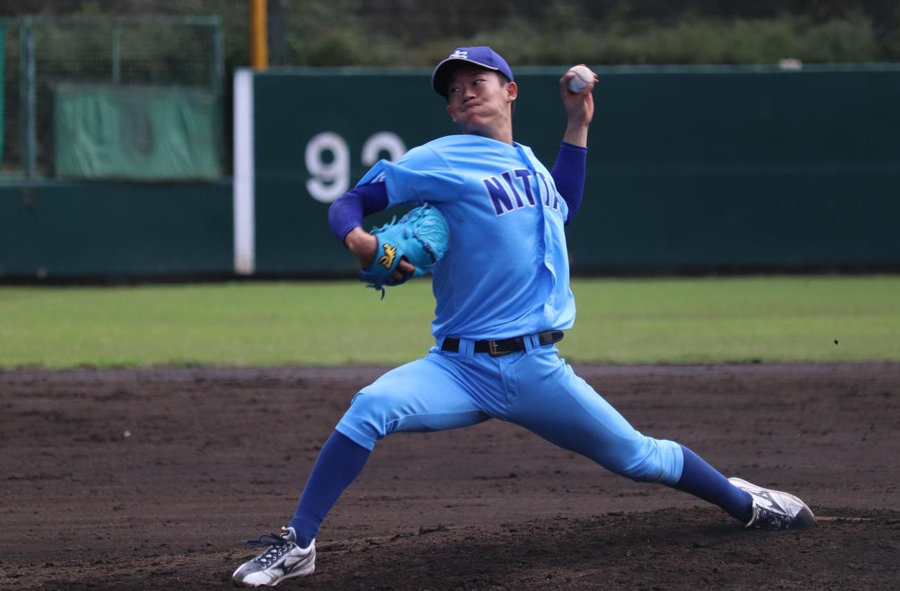 桜美林大対日体大　先発し、力投する日体大先発の矢沢宏太投手（撮影・阿部泰斉）