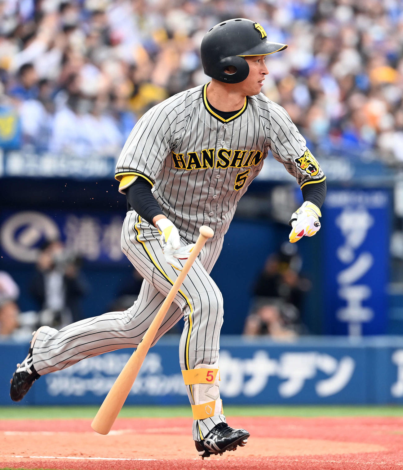DeNA対阪神　5回表阪神1死満塁、中前に2点適時打を放った近本（撮影・たえ見朱実）