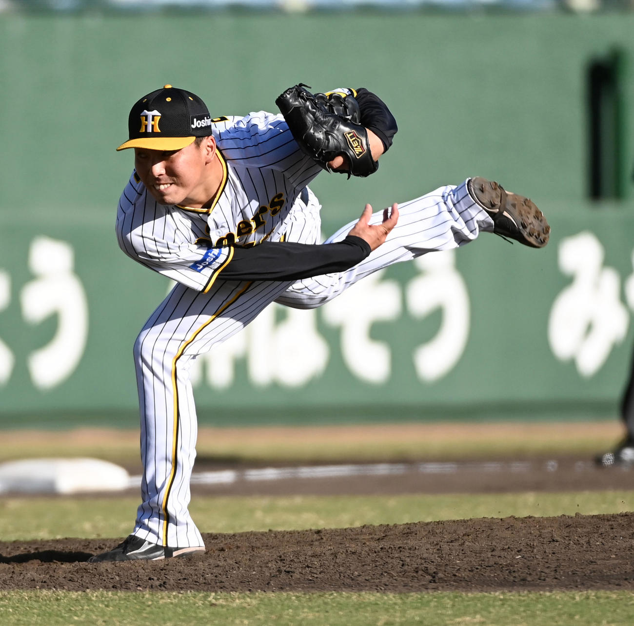 阪神対楽天　阪神6番手の馬場（撮影・前岡正明）