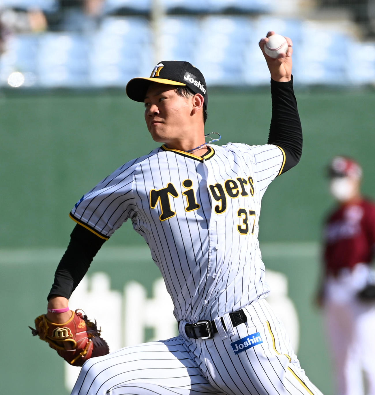 阪神対楽天　阪神3番手の及川（撮影・前岡正明）