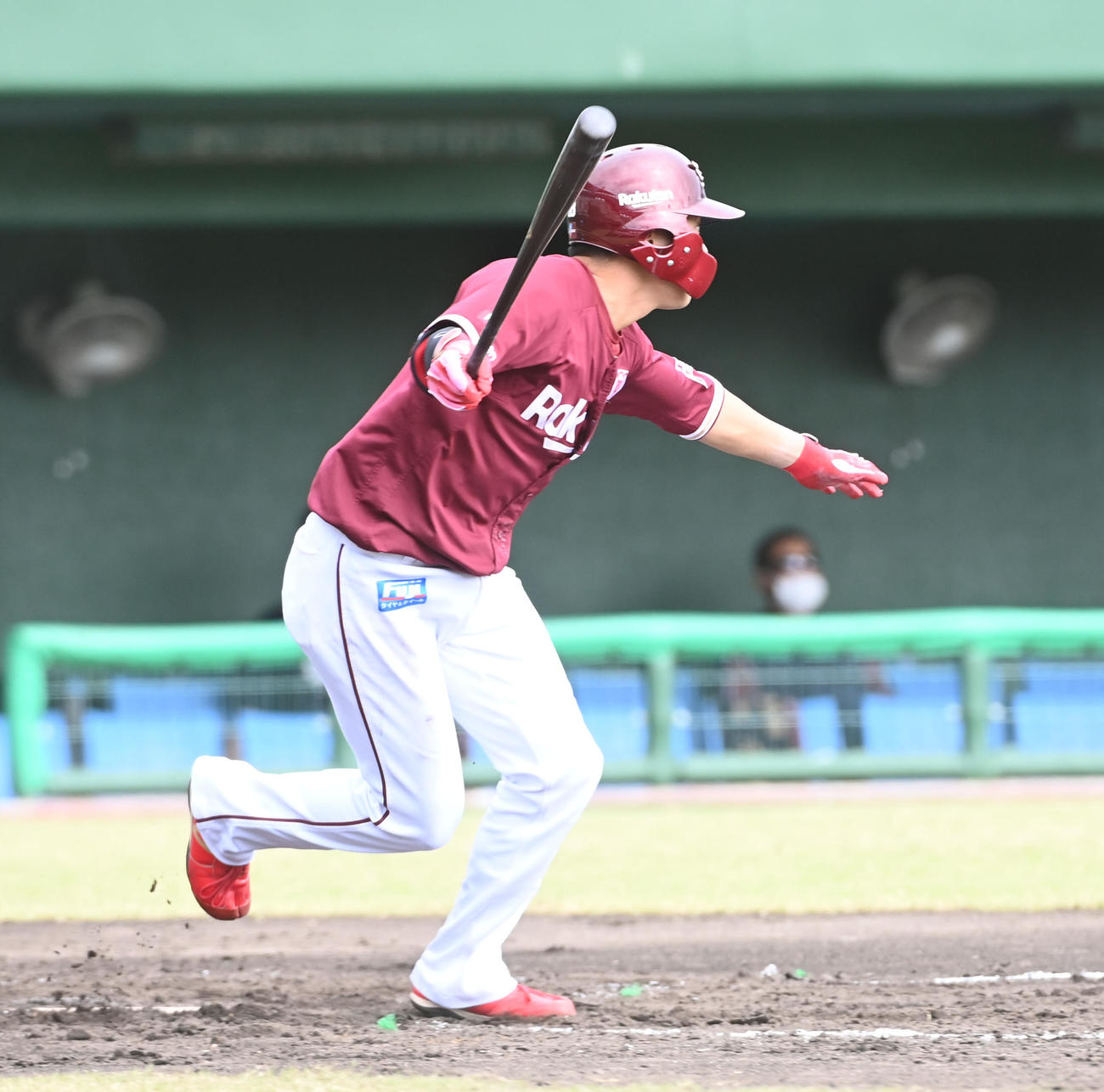 阪神対楽天　3回表楽天1死満塁、渡辺佳は逆転の左前2点適時打を放つ（撮影・前岡正明）