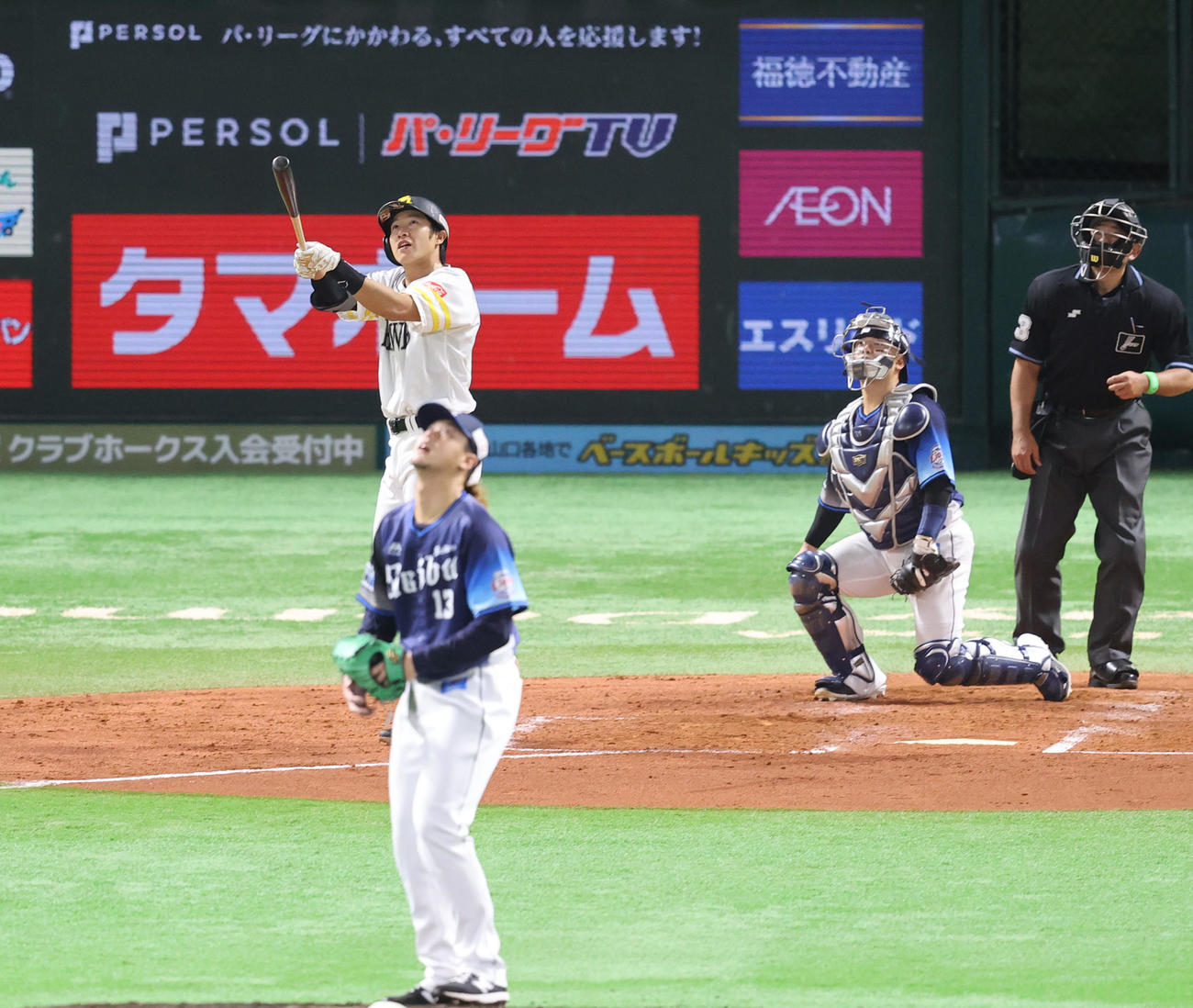 ソフトバンク対西武　3回裏ソフトバンク2死二、三塁、柳田悠岐は右中間に3点本塁打を放つ（撮影・梅根麻紀）