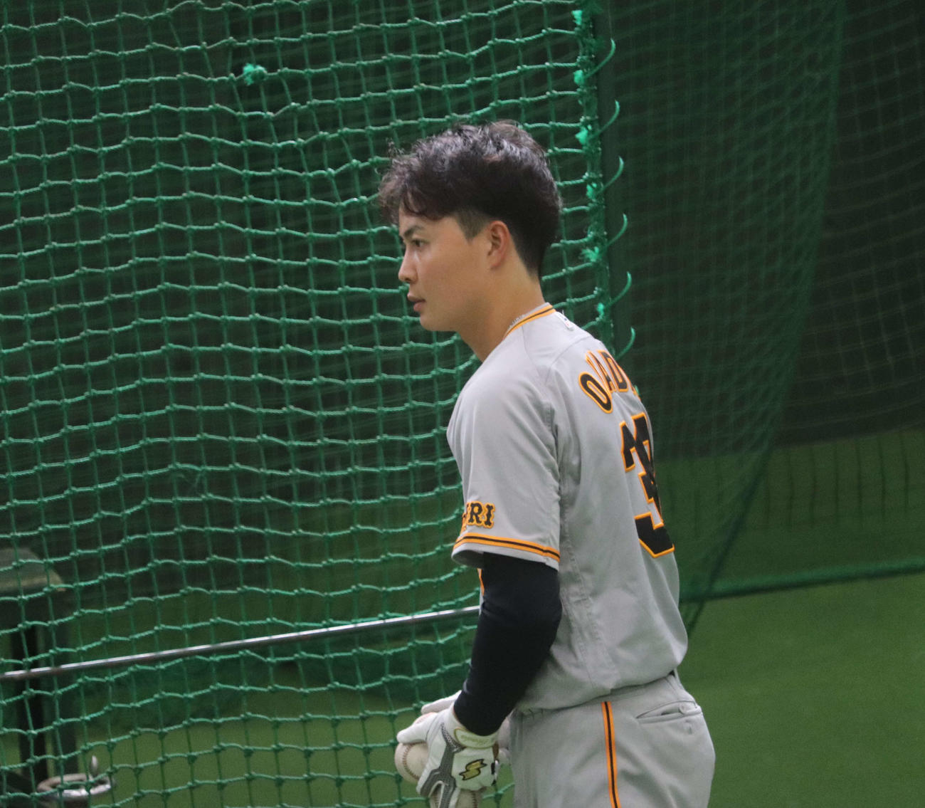 ジャイアンツ球場での練習で汗を流した巨人岡田（撮影・小早川宗一郎）