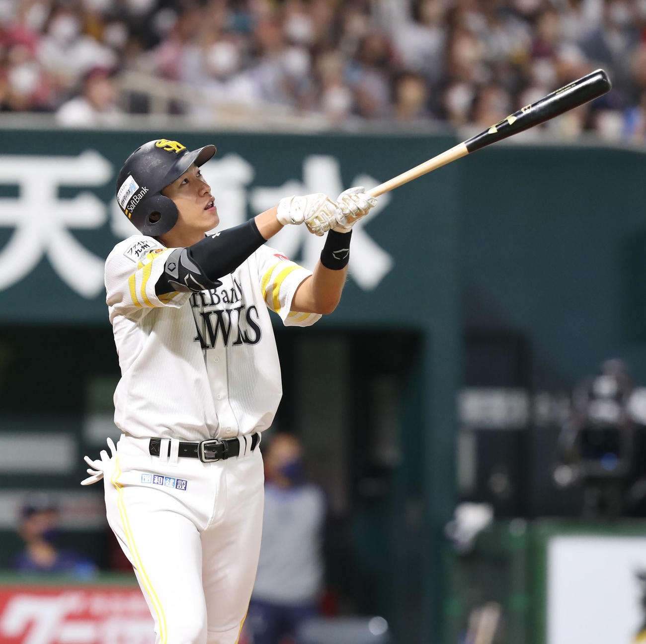 ソフトバンク対西武　3回裏ソフトバンク2死二、三塁、柳田は右中間へ3点本塁打を放つ（撮影・屋方直哉）＝2022年10月8日、福岡ペイペイドーム