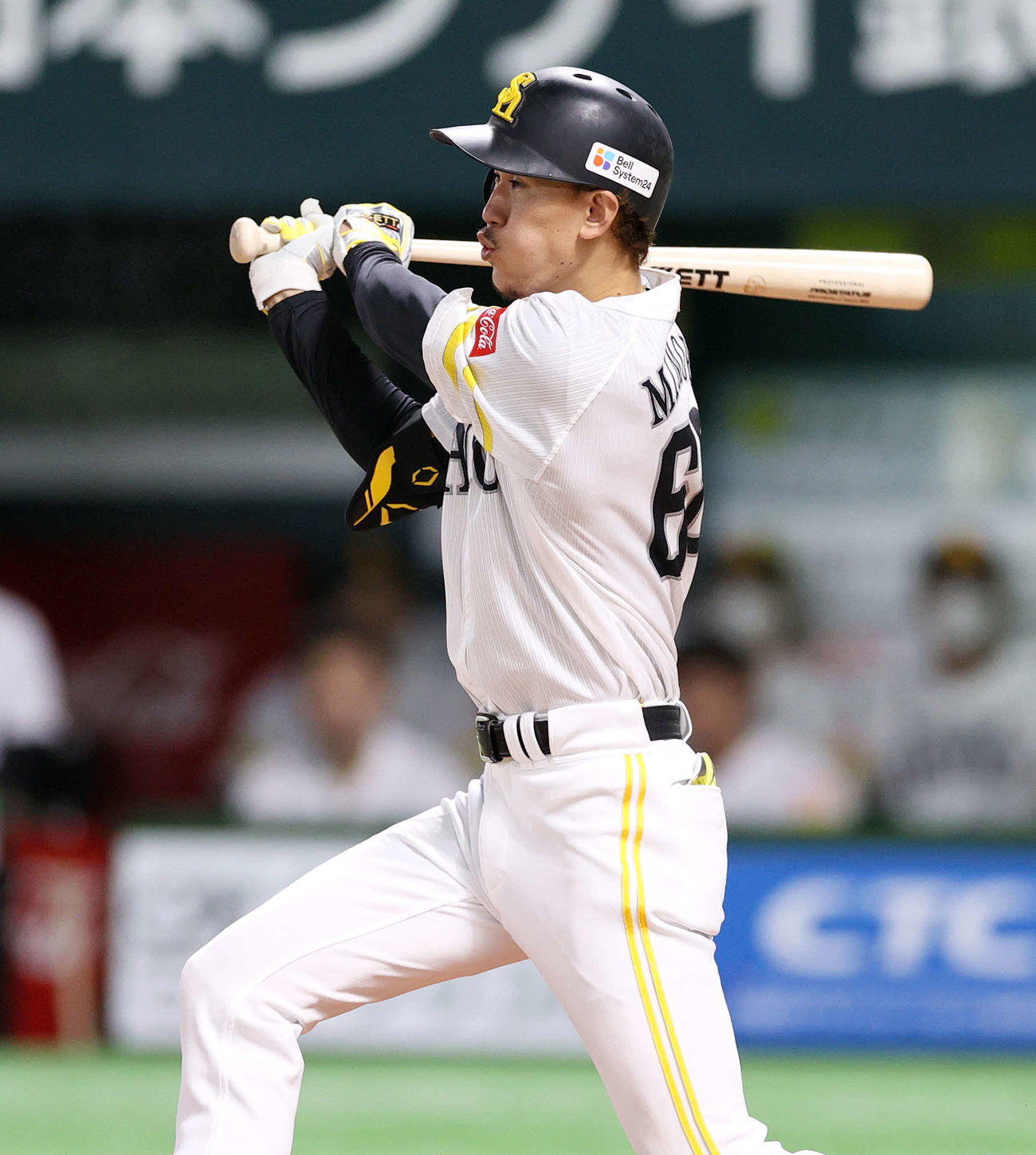 ソフトバンク対西武　3回裏ソフトバンク1死一、二塁、三森は先制の中適時二塁打を放つ（撮影・上山淳一）