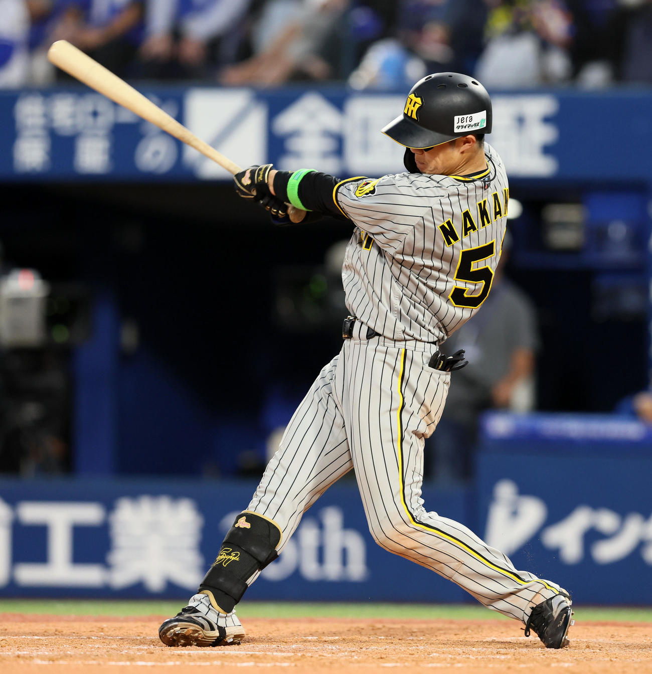 DeNA対阪神　9回表阪神1死、中野は右前打を放つ（撮影・加藤哉）