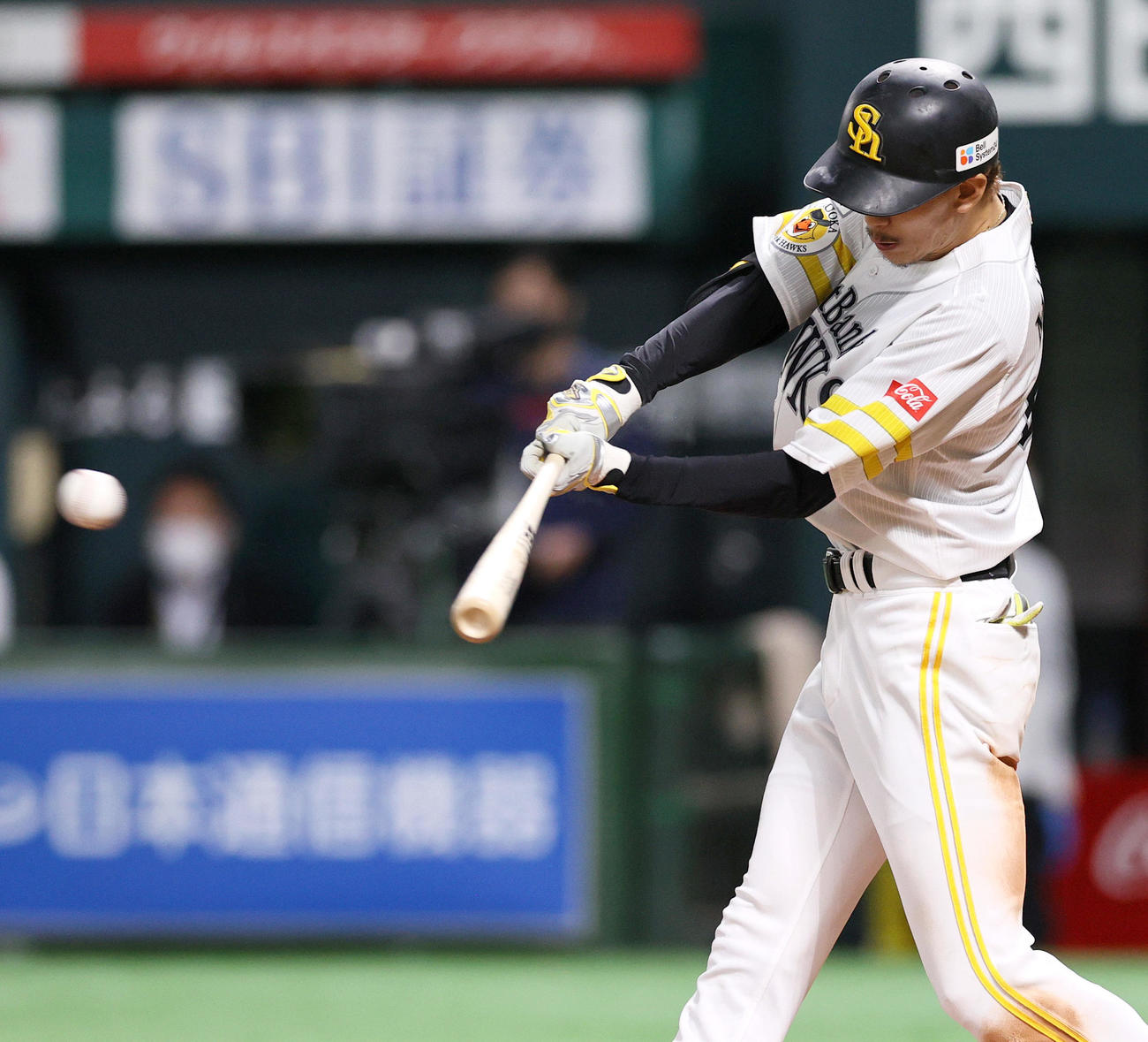 ソフトバンク対西武　7回裏ソフトバンク1死三塁、三森は中前適時打を放つ（撮影・上山淳一）