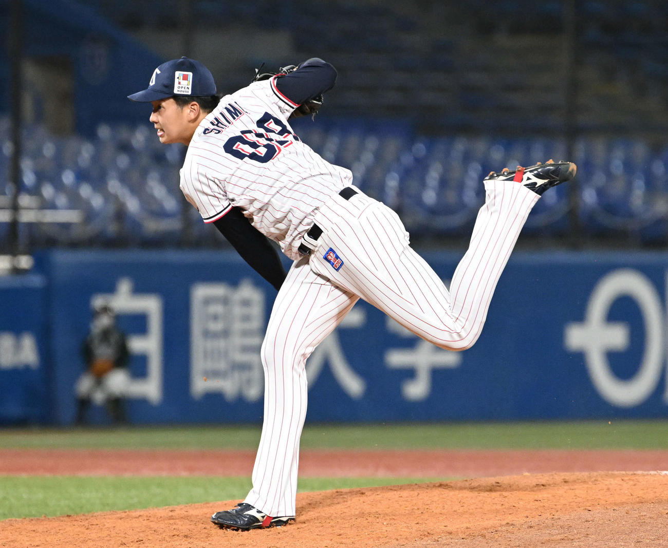 ヤクルト対東京ガス　5回表途中からヤクルト2番手で投球する下（撮影・滝沢徹郎）