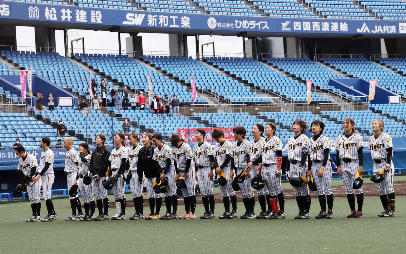 全日本女子硬式野球選手権2回戦　京都両洋対阪神タイガースWomen　タイガースWomenは初戦となる京都両洋高との2回戦を5回7－0でコールド勝ちし好発進する（阪神タイガースWomen提供）