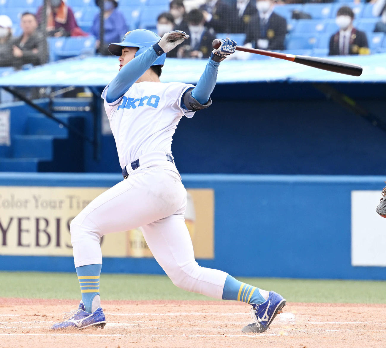 東大対立大　3回表東大2死、井沢は中前打を放つ（撮影・滝沢徹郎）