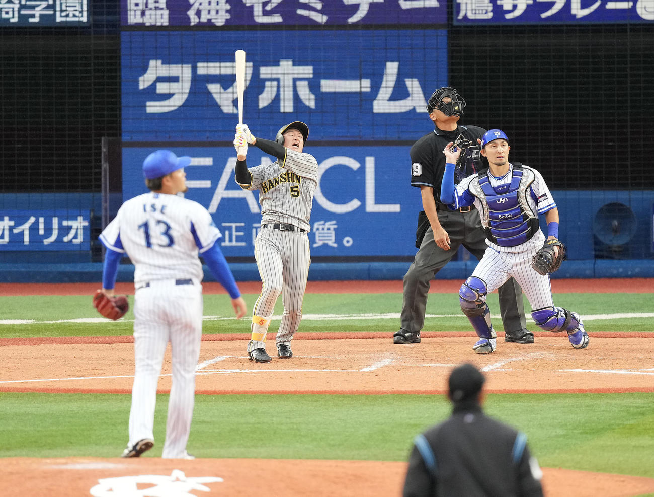 DeNA対阪神　7回表阪神1死三塁、三邪飛に倒れる近本。投手伊勢（撮影・鈴木みどり）