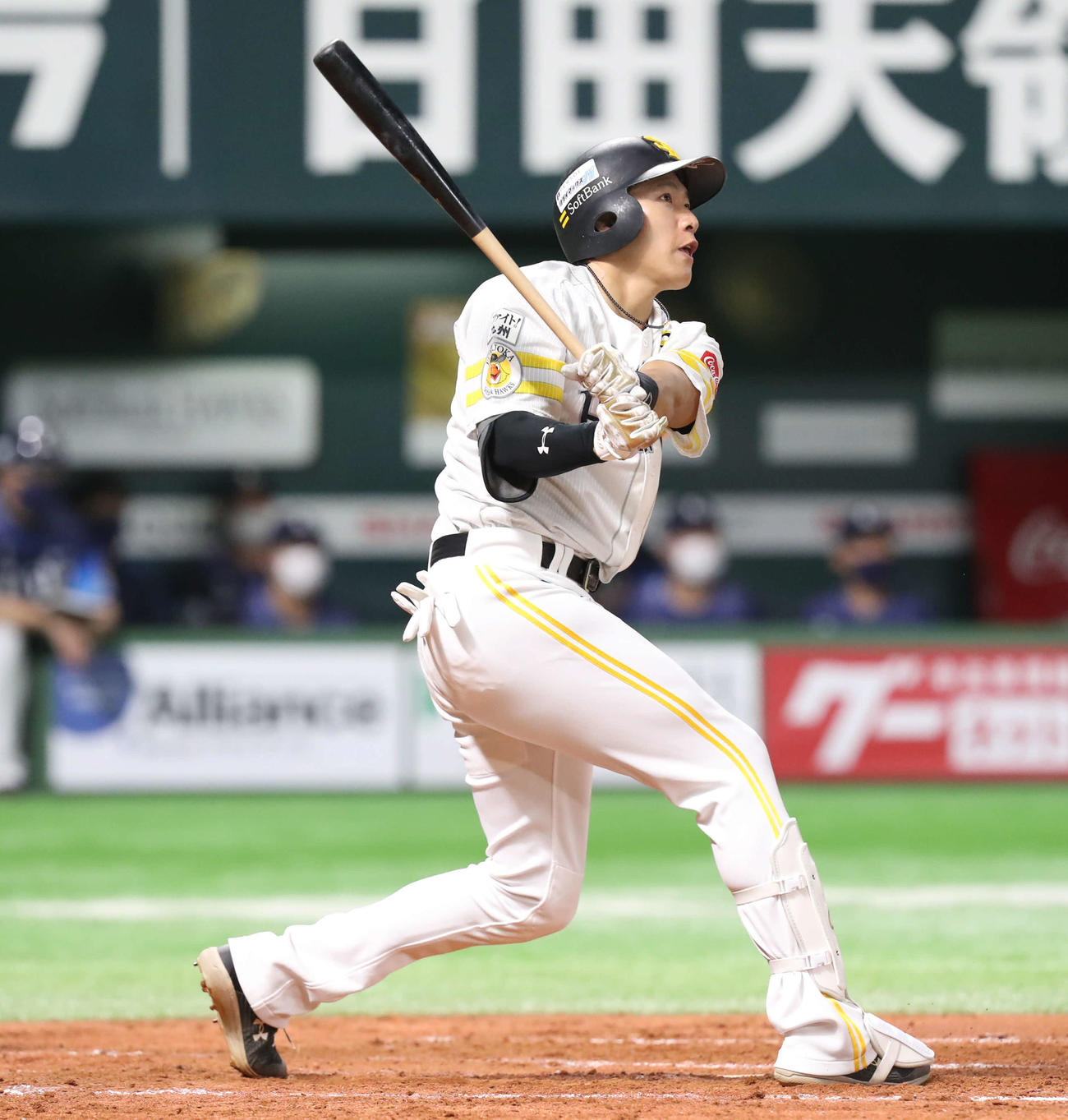 ソフトバンク対西武　3回裏ソフトバンク2死満塁、右越え満塁本塁打を放つ柳田（撮影・屋方直哉）