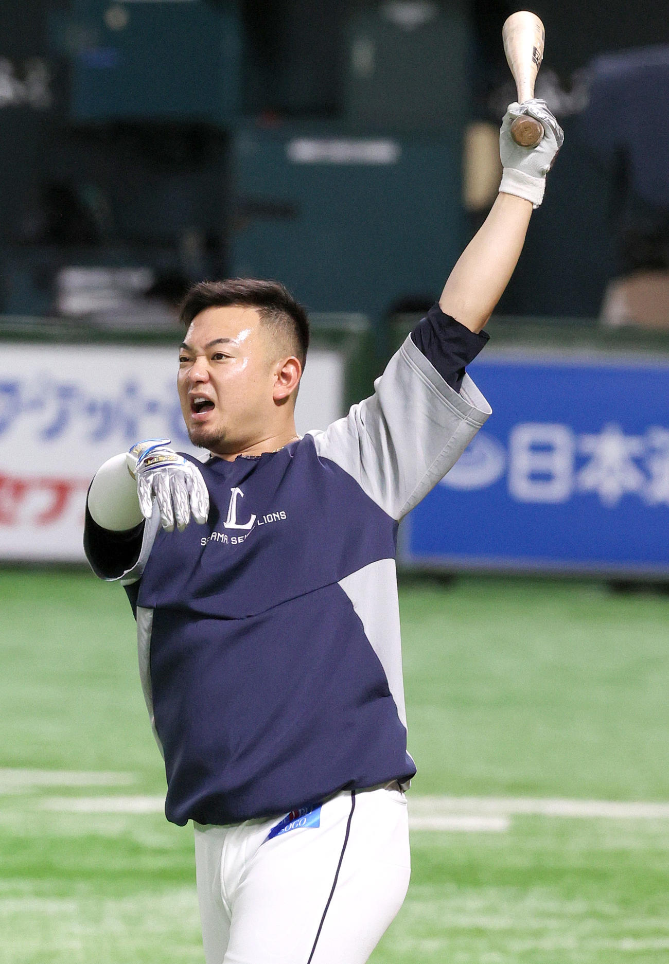 ソフトバンク対西武　試合前、ロングティーで汗を流す西武森（撮影・上山淳一）