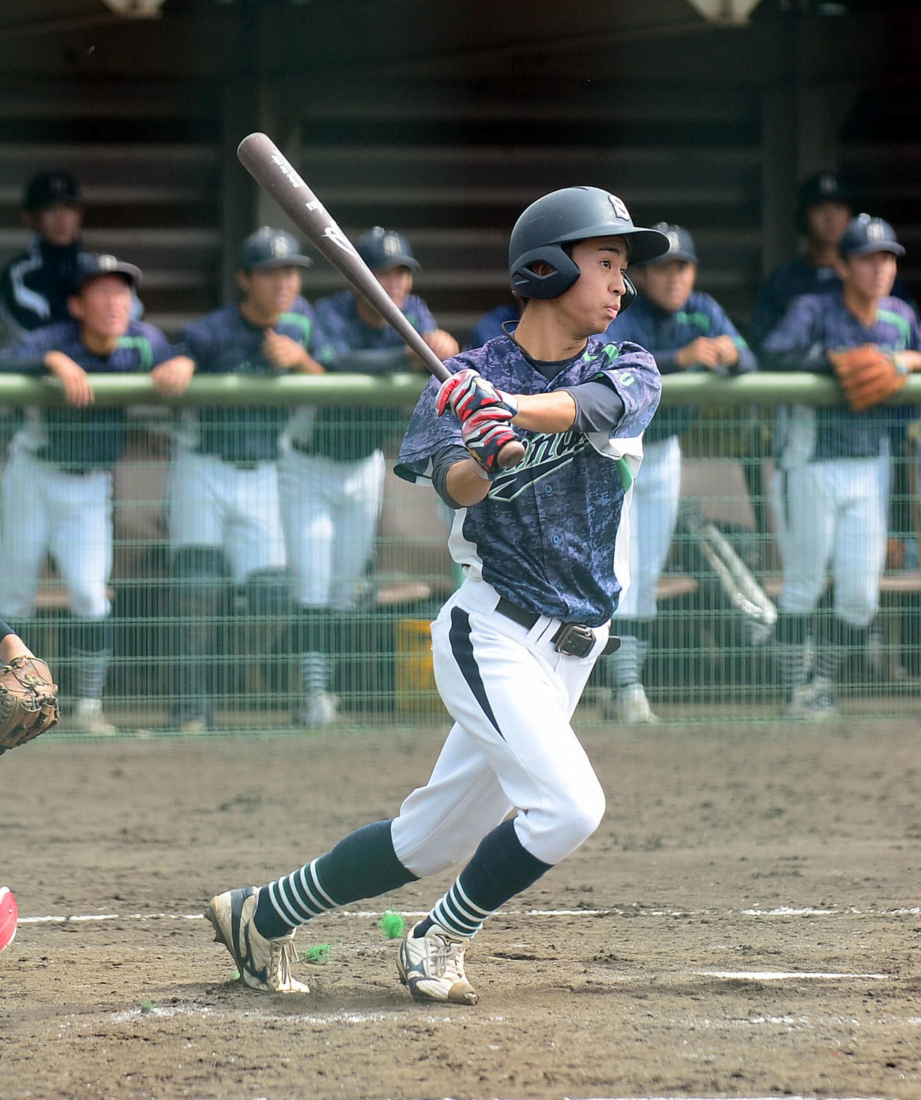 5回、決勝の2点適時二塁打を放つ静岡産大・大野