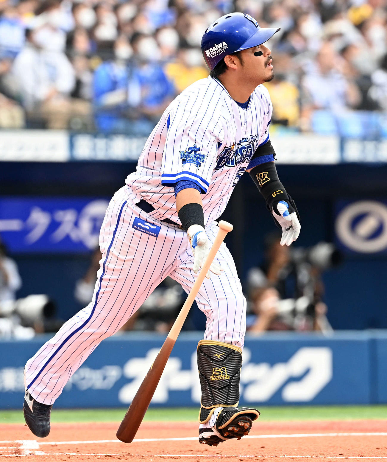 DeNA対阪神　2回裏DeNA無死、右越えに先制ソロ本塁打を放つ宮崎（撮影・たえ見朱実）