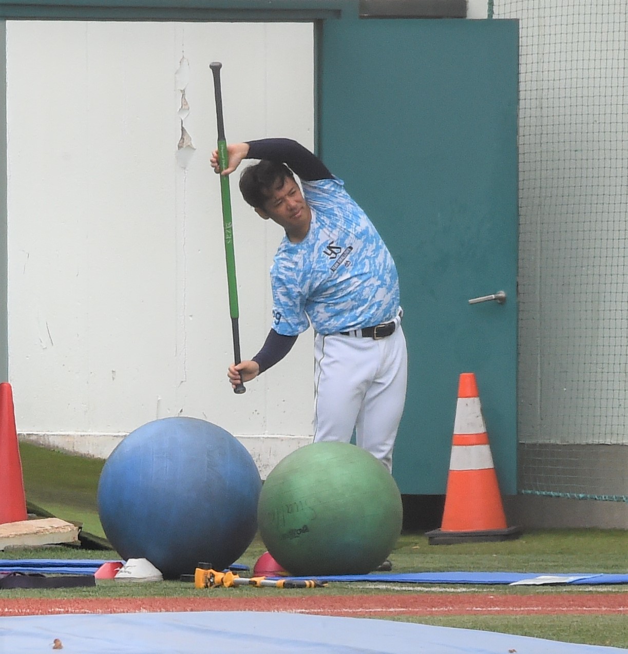CSファイナルステージに向けて調整するヤクルト小川（撮影・鈴木正章）