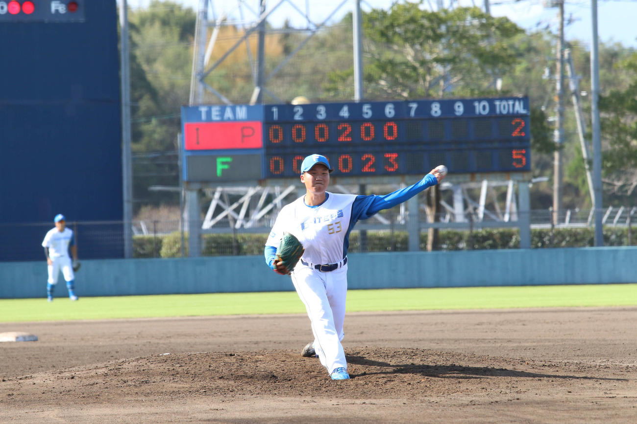 3番手で登板した日本ハム長谷川威（撮影・田中彩友美）