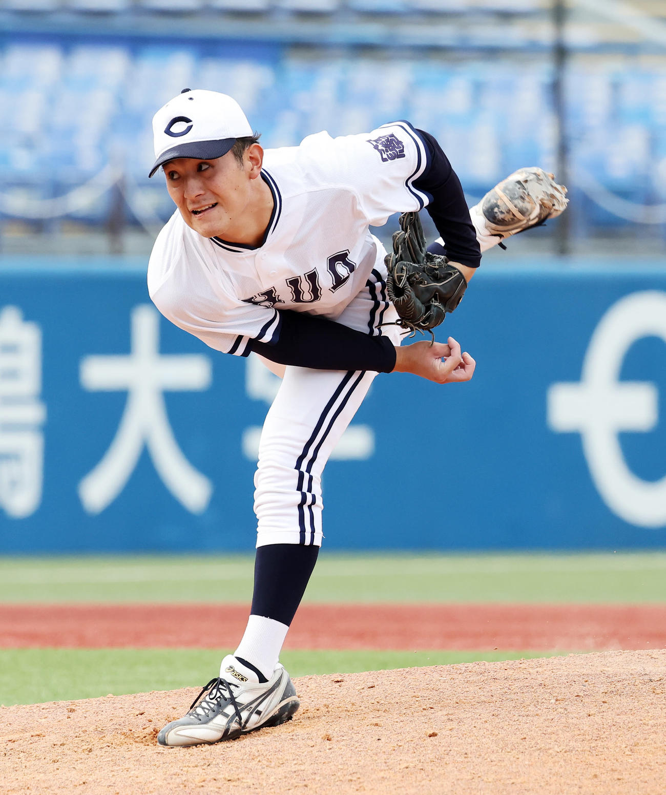中大対青学大　力投する中大2番手の大栄（撮影・鈴木正人）