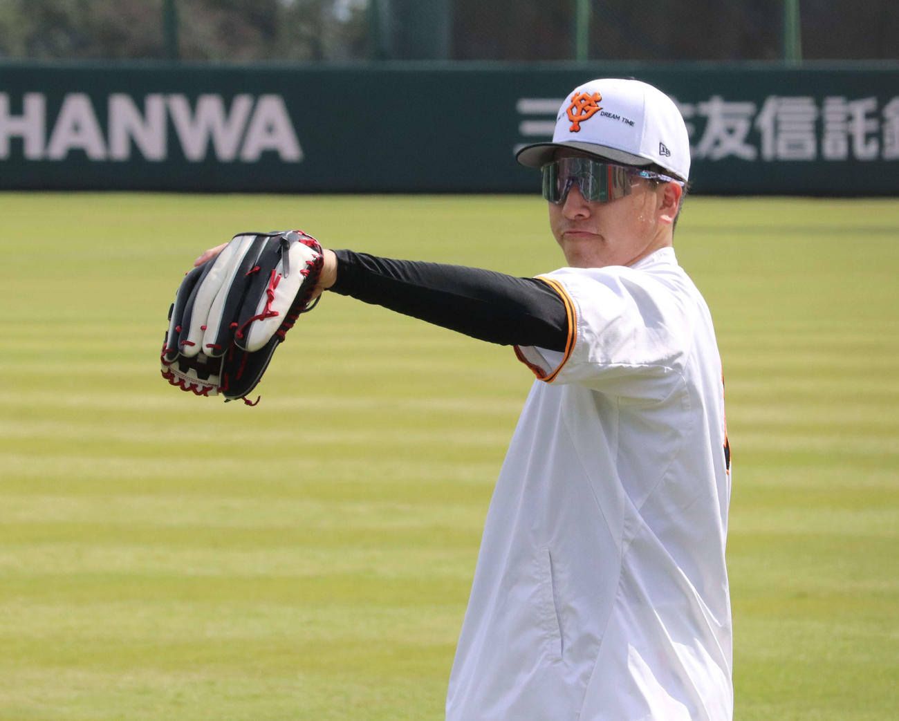 ジャイアンツ球場での秋季練習、キャッチボールする巨人大勢（撮影・小早川宗一郎）