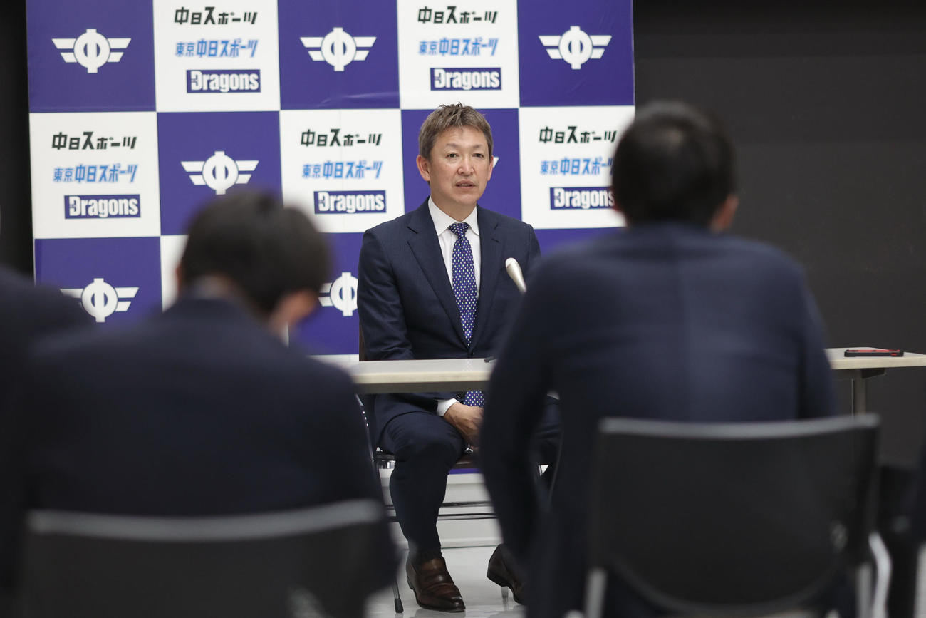 オーナー報告を終え取材に応じる立浪監督（現場代表）
