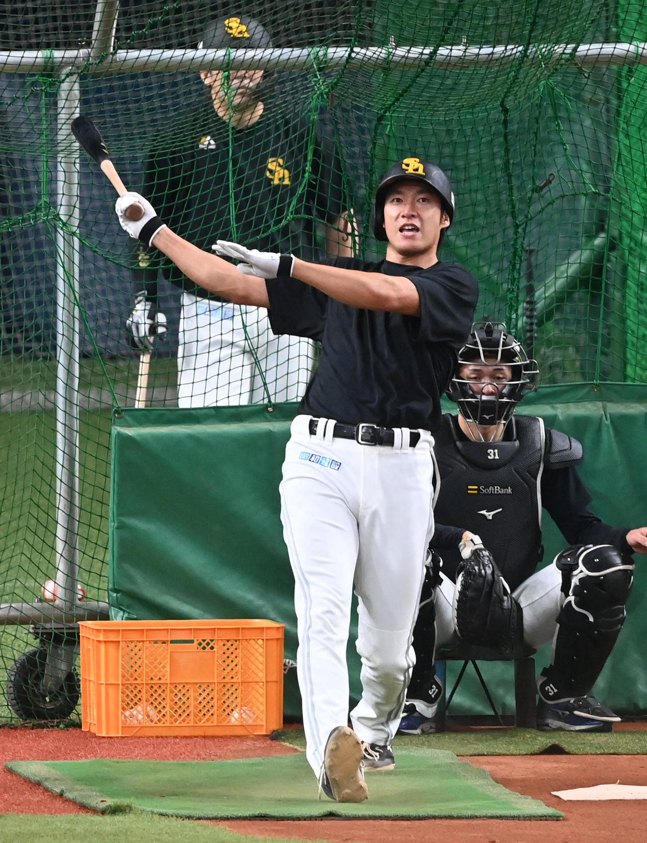 打撃練習を行う柳田（撮影・前岡正明）