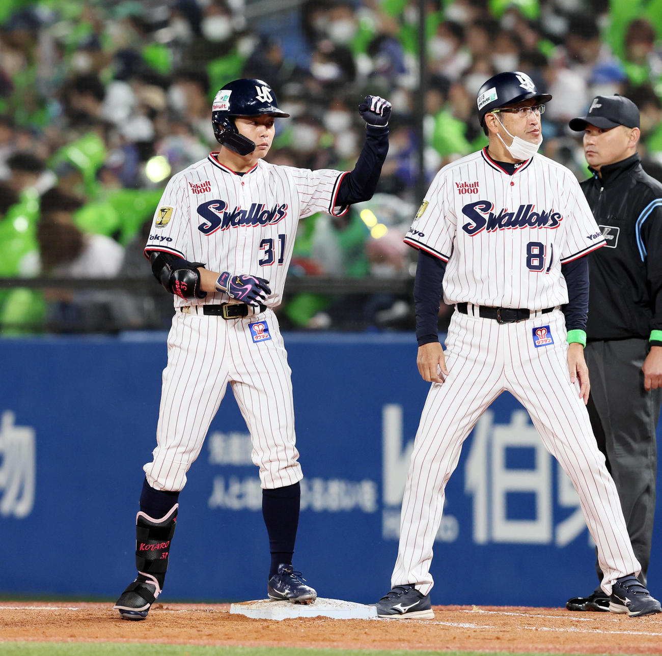 ヤクルト対阪神　2回裏ヤクルト2死三塁、山崎は中前適時打を放つ（撮影・加藤哉）