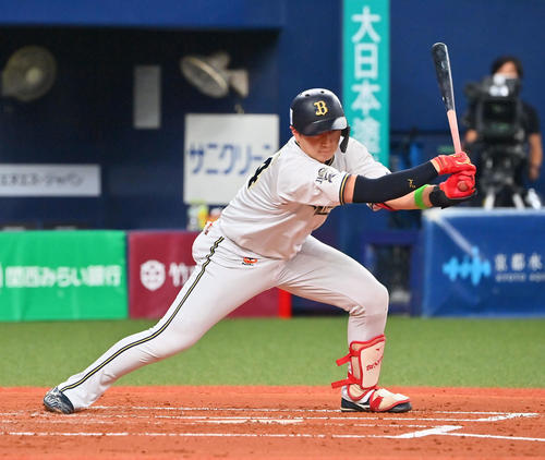 オリックス対ソフトバンク　2回裏オリックス2死二、三塁、空振り三振に倒れる紅林（撮影・和賀正仁）