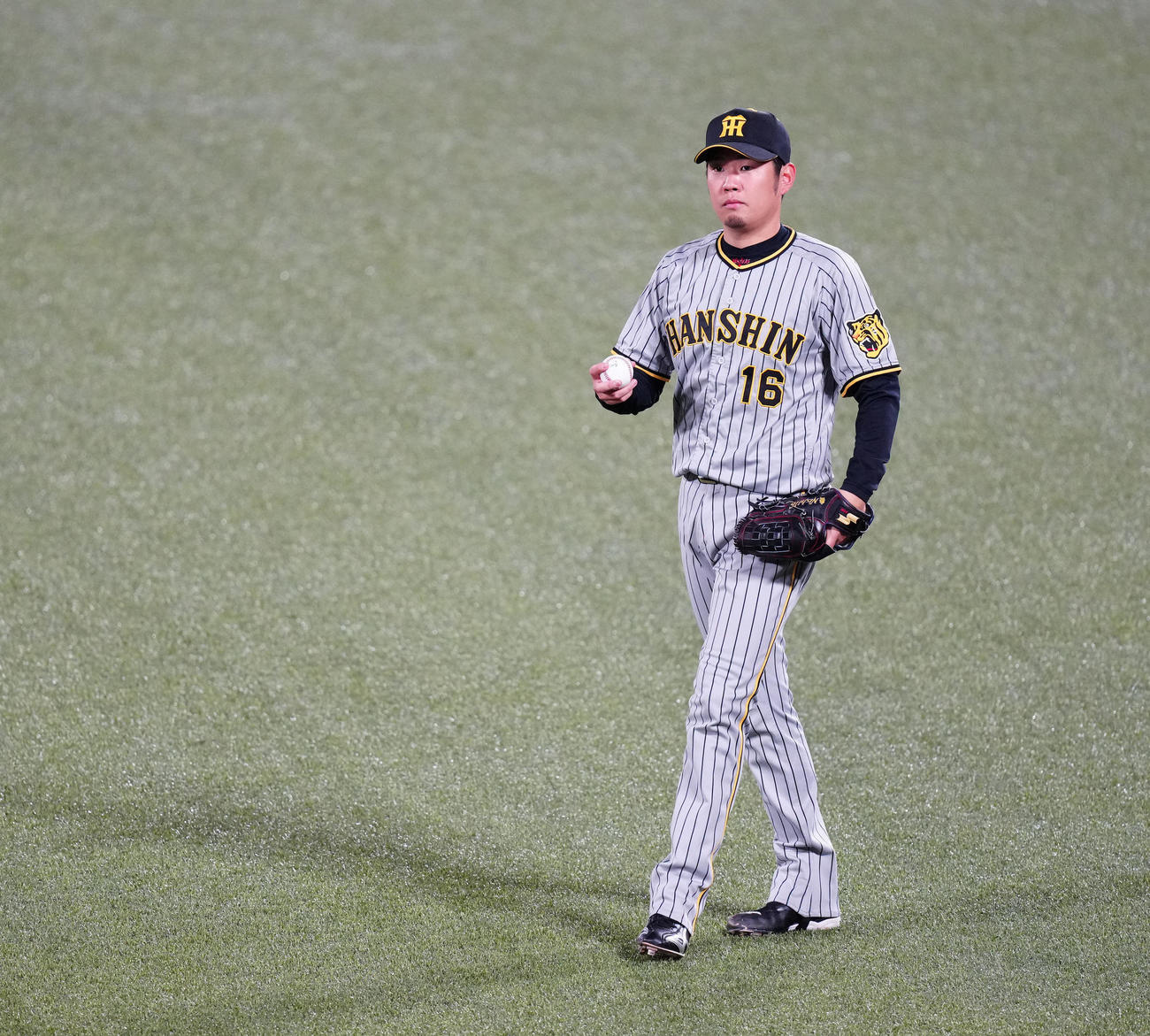 ヤクルト対阪神　試合前、調整する阪神先発の西勇（撮影・江口和貴）