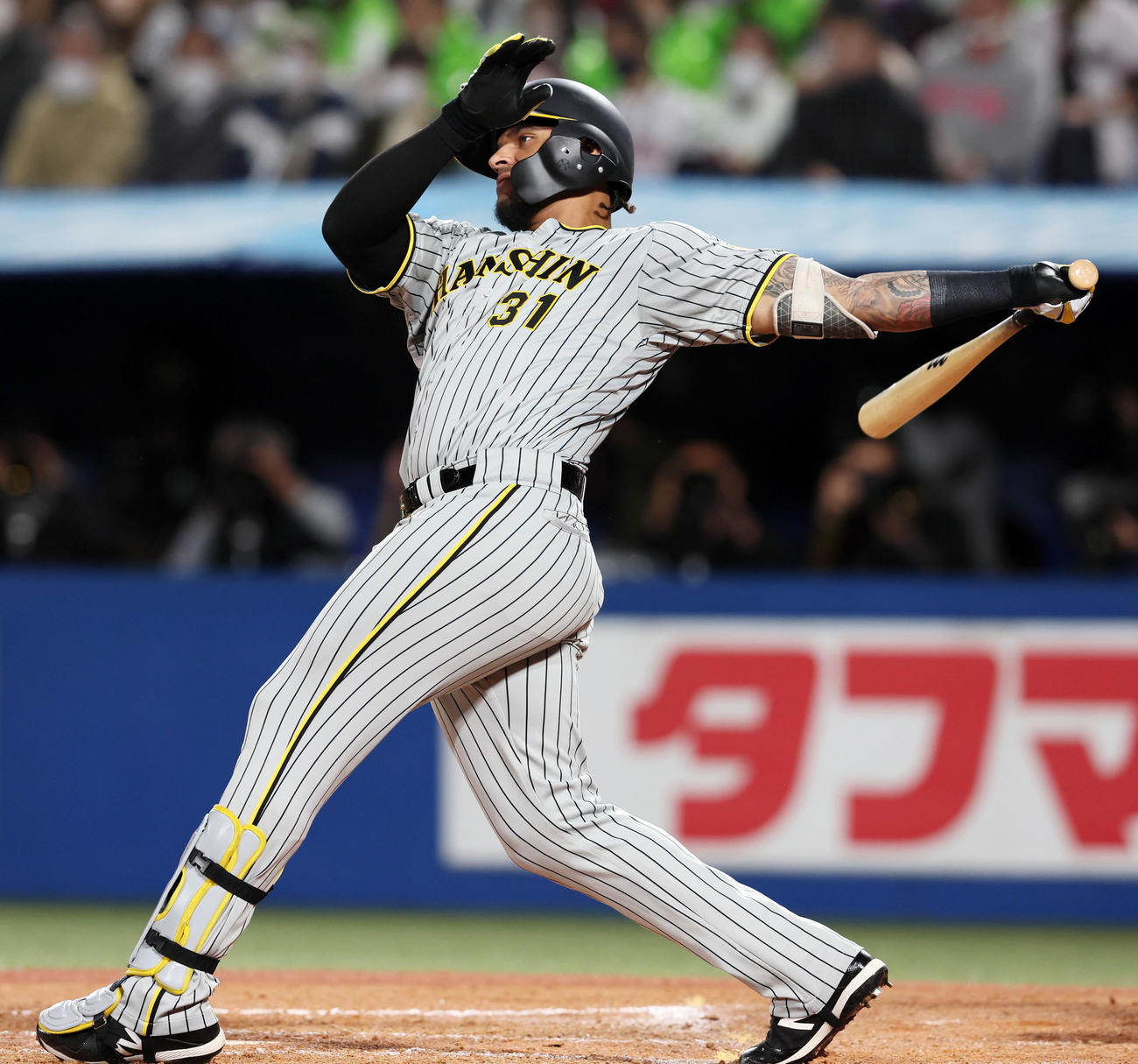 ヤクルト対阪神　8回表阪神無死、代打マルテは左へ二塁打を放つ（撮影・加藤哉）