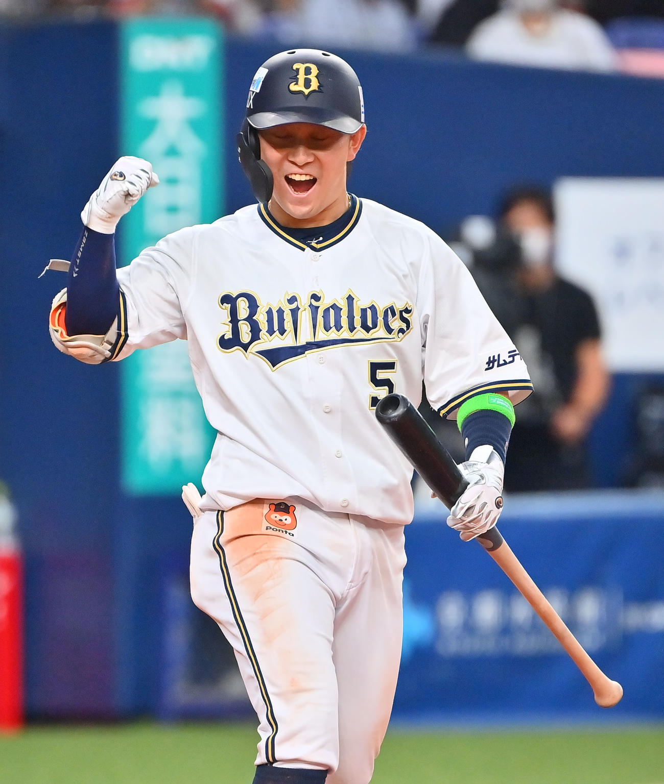 オリックス対ソフトバンク　5回裏オリックス2死満塁、押し出し四球を選ぶ西野（撮影・和賀正仁）