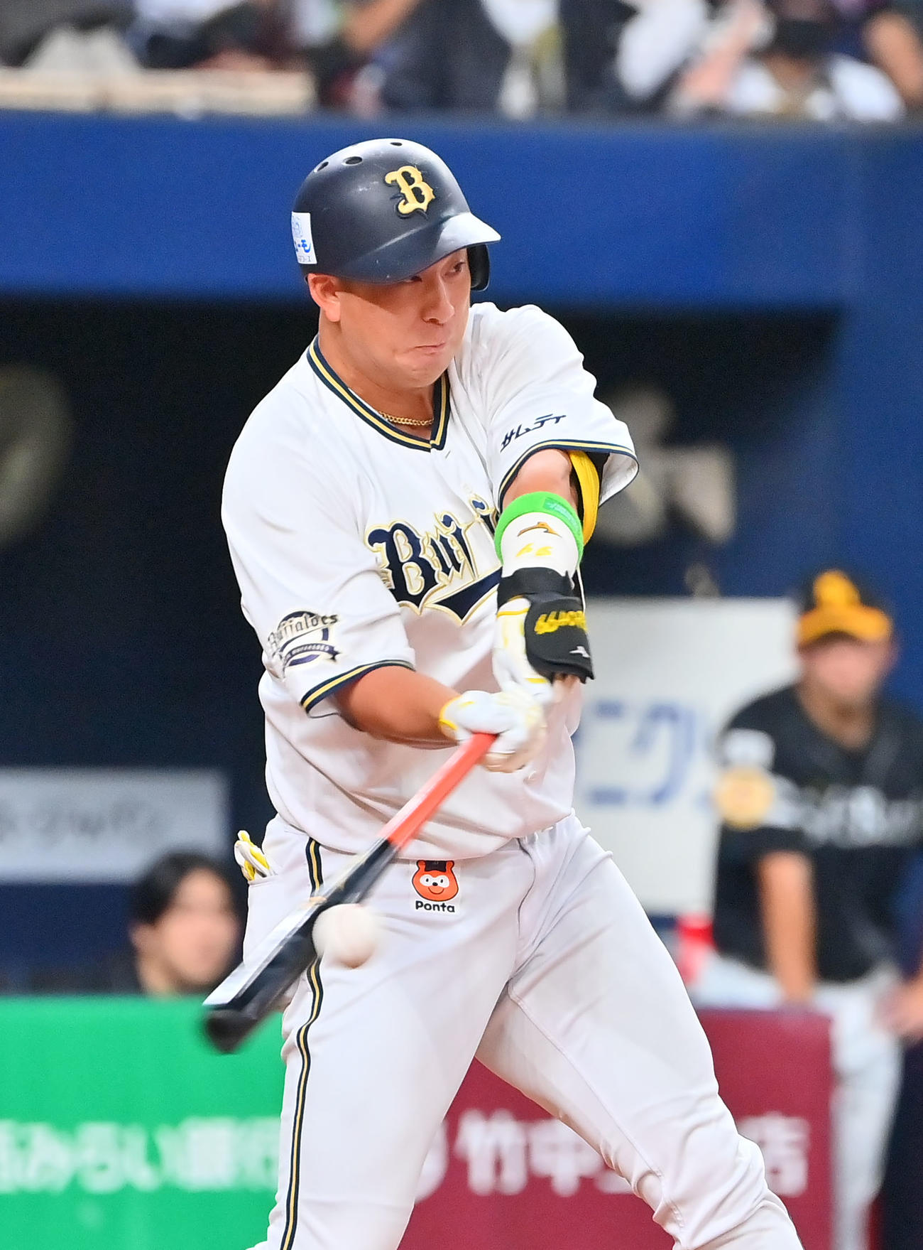 オリックス対ソフトバンク　5回裏オリックス2死満塁、右前適時打を放つ杉本（撮影・和賀正仁）