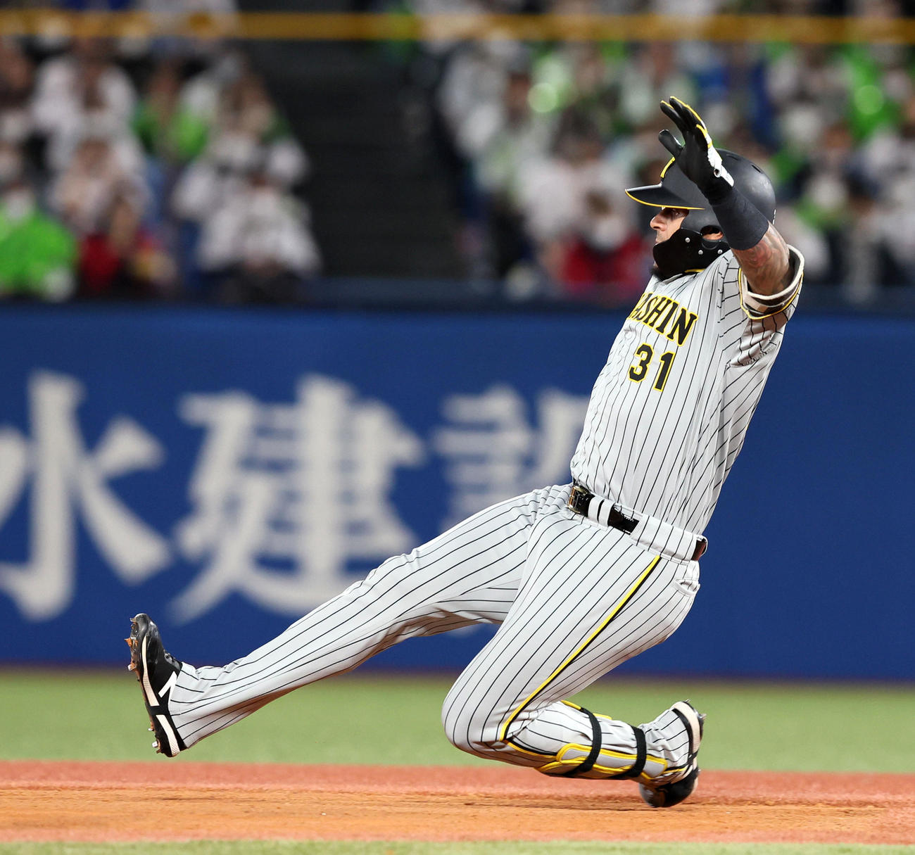 ヤクルト対阪神　8回表阪神無死、代打マルテは左へ二塁打を放つ（撮影・加藤哉）