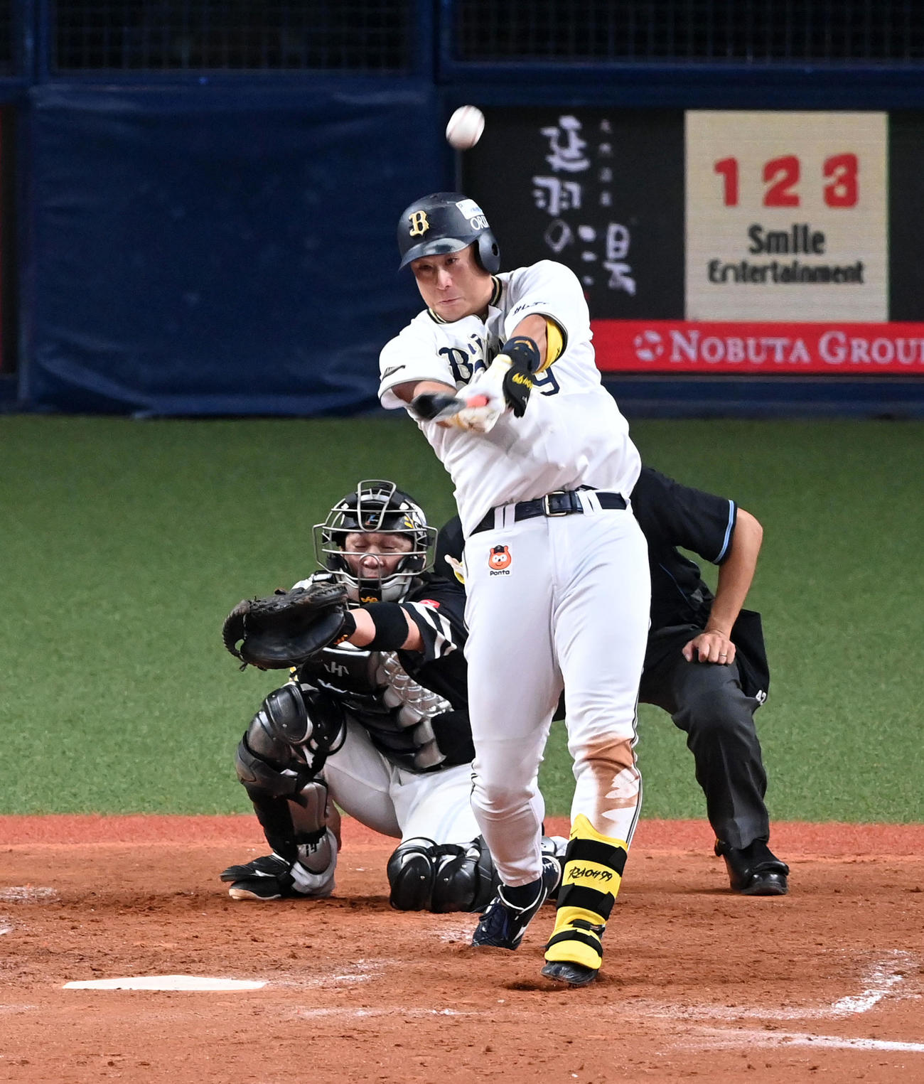 5回裏オリックス1死二塁、杉本は左越え2点本塁打を放つ（撮影・前岡正明）