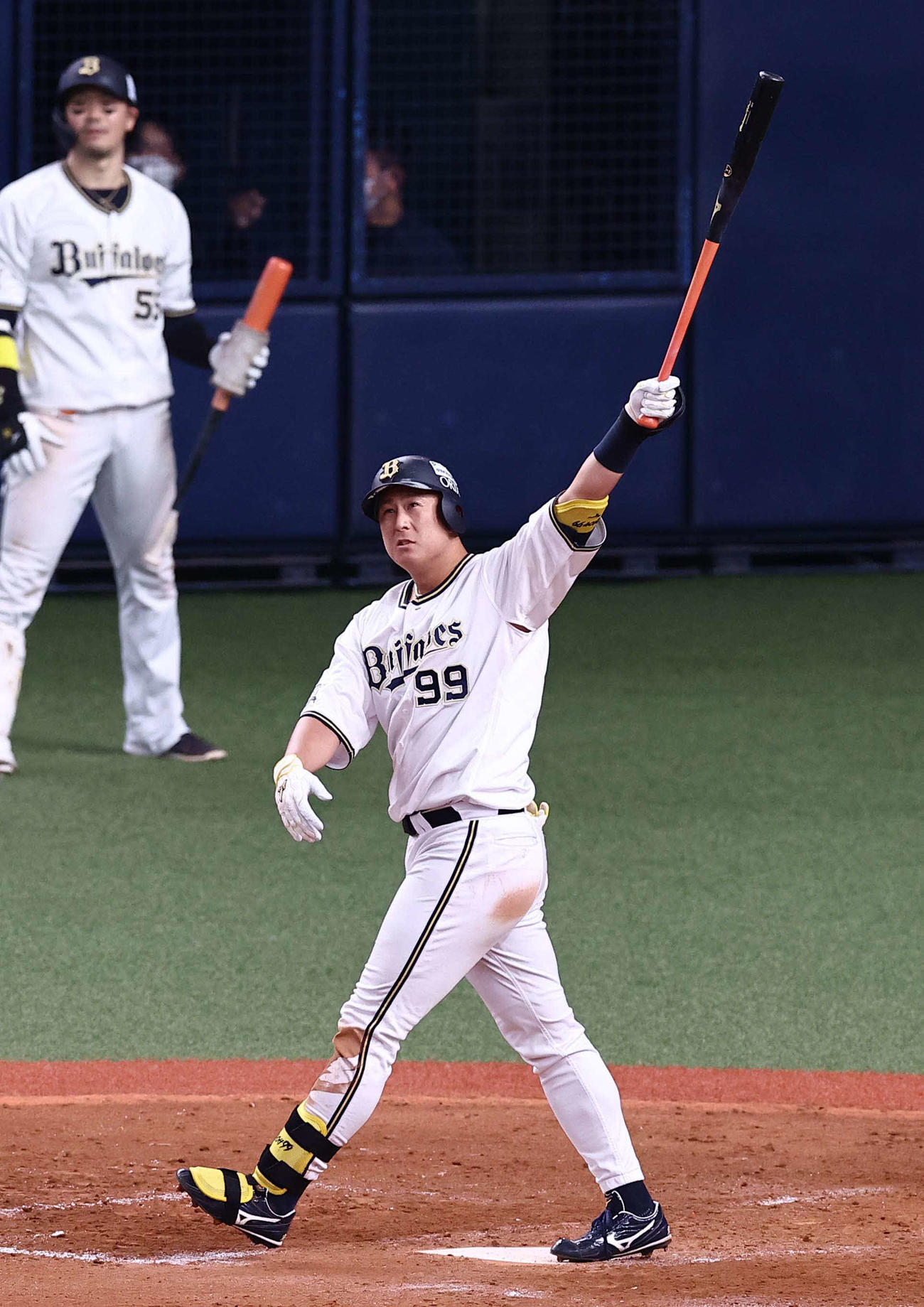 オリックス対ソフトバンク　5回裏オリックス1死二塁、杉本は左越えに勝ち越し2点本塁打を放つ（撮影・上田博志）