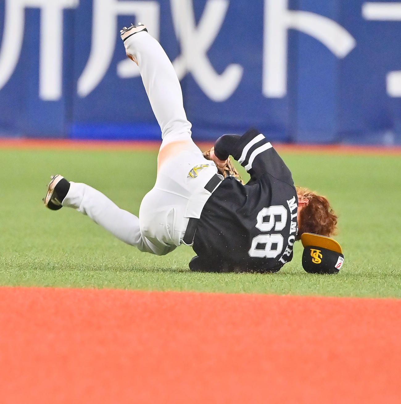 オリックス対ソフトバンク　3回裏オリックス1死、紅林の打球を好捕する二塁手三森（撮影・和賀正仁）