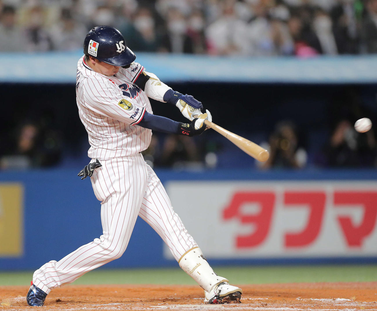 ヤクルト対阪神　8回裏ヤクルト2死二塁、中越え適時二塁打を放つ山田（撮影・河田真司）