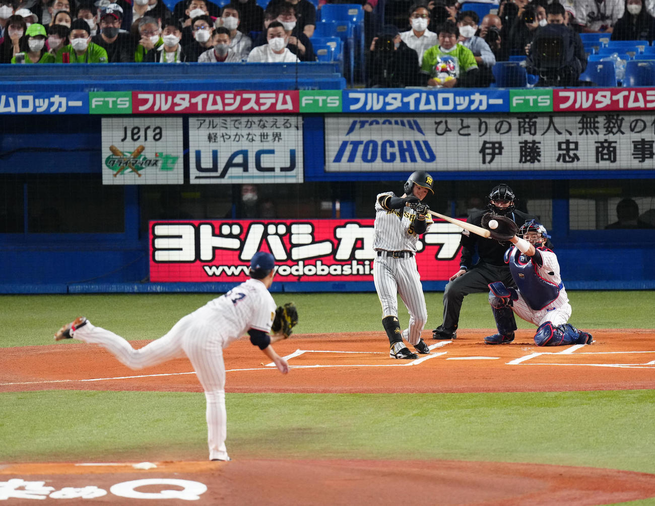 ヤクルト対阪神　1回表阪神無死、空振り三振に倒れる中野。投手高橋（撮影・江口和貴）