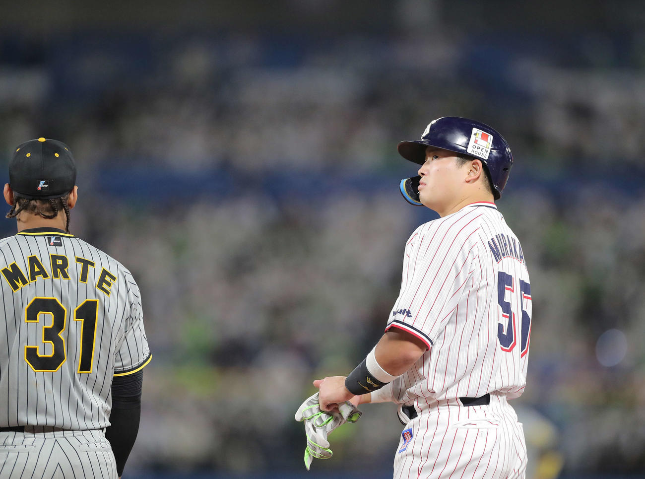 ヤクルト対阪神　6回裏ヤクルト2死、右前打を放ち出塁する村上（撮影・河田真司）