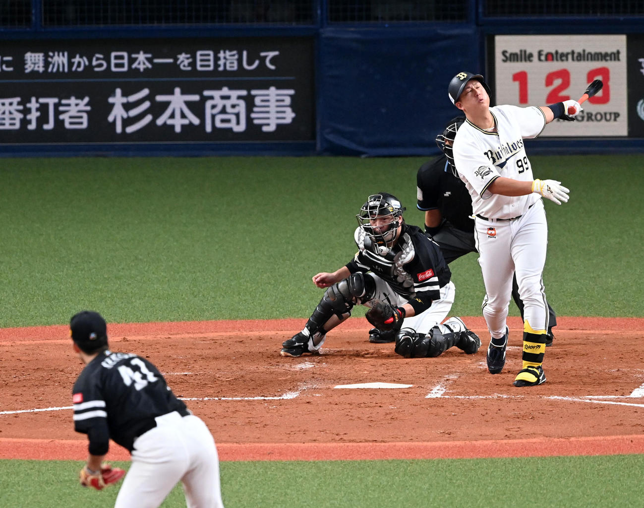オリックス対ソフトバンク　5回裏オリックス1死、杉本は空振りの三振に倒れる。投手千賀（撮影・前岡正明）