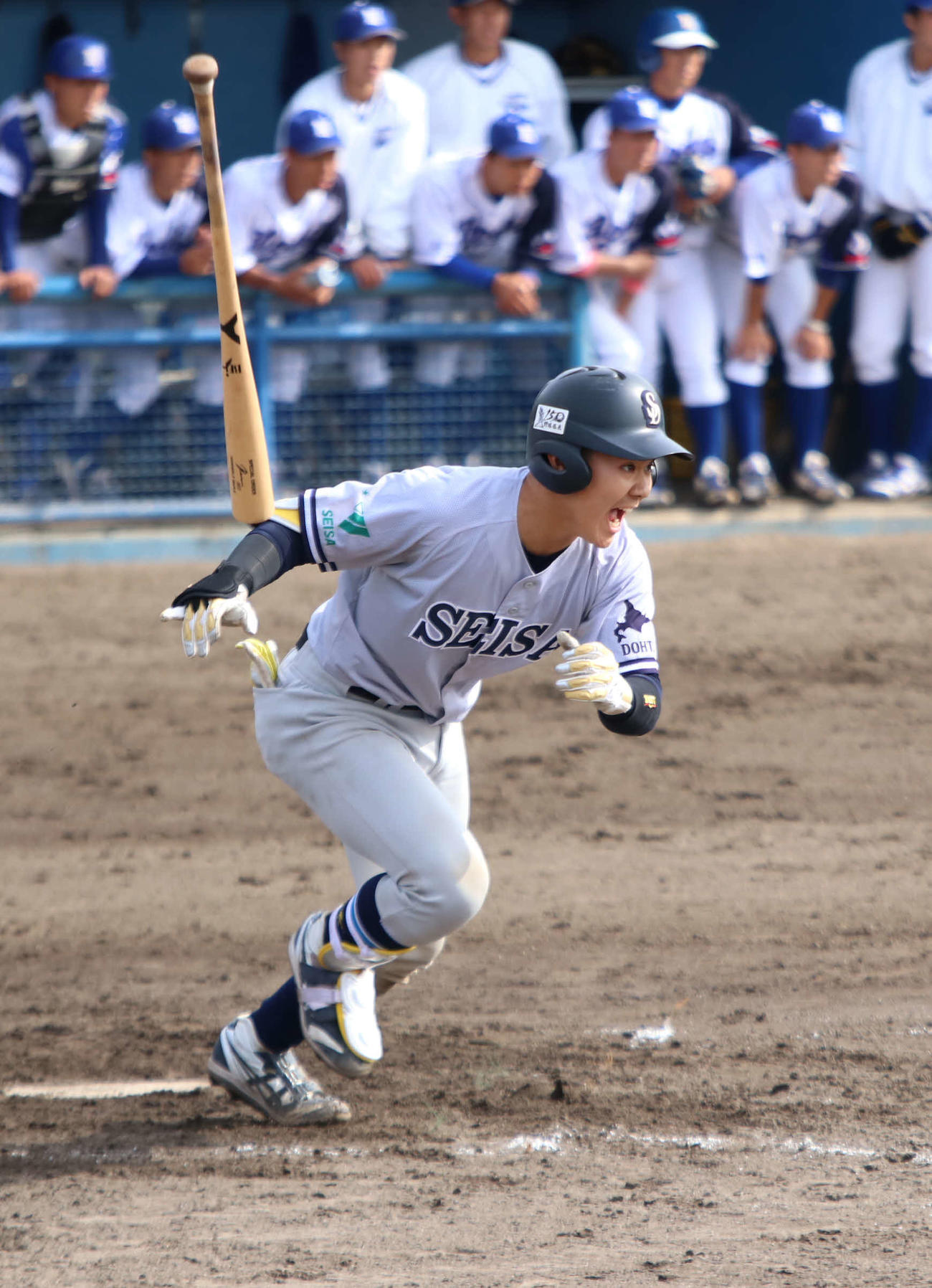 東農大北海道対星槎道都大　3回裏星槎道都大2死三塁で先制の右前適時打を放つ三浦主将（撮影・山崎純一）