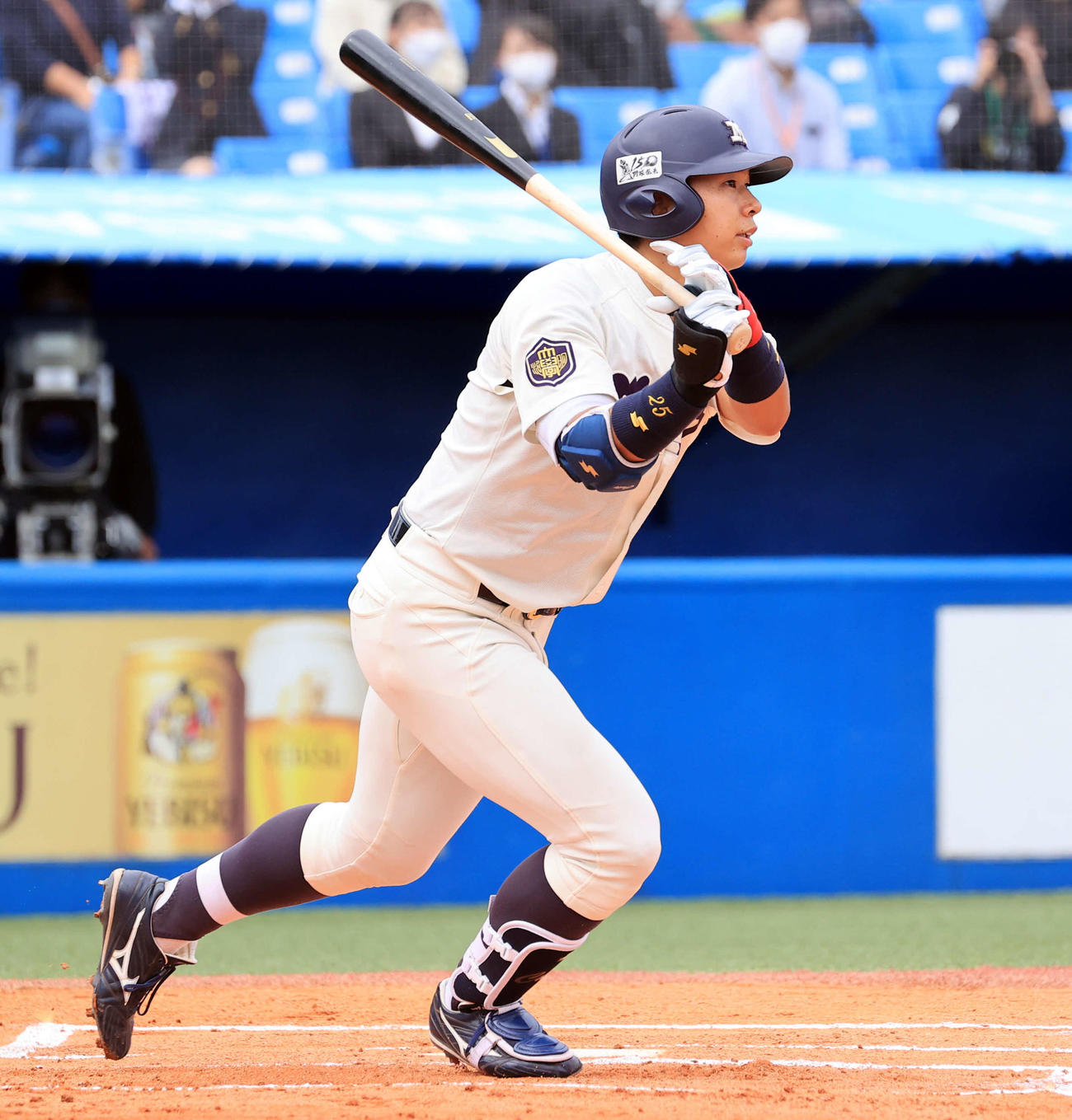 明大対慶大　1回表明大2死二塁、上田は右越え先制適時三塁打を放つ（撮影・浅見桂子）