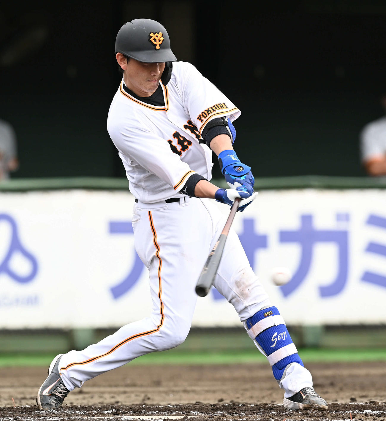 紅白戦で適時打を放つ巨人小林（撮影・たえ見朱実）