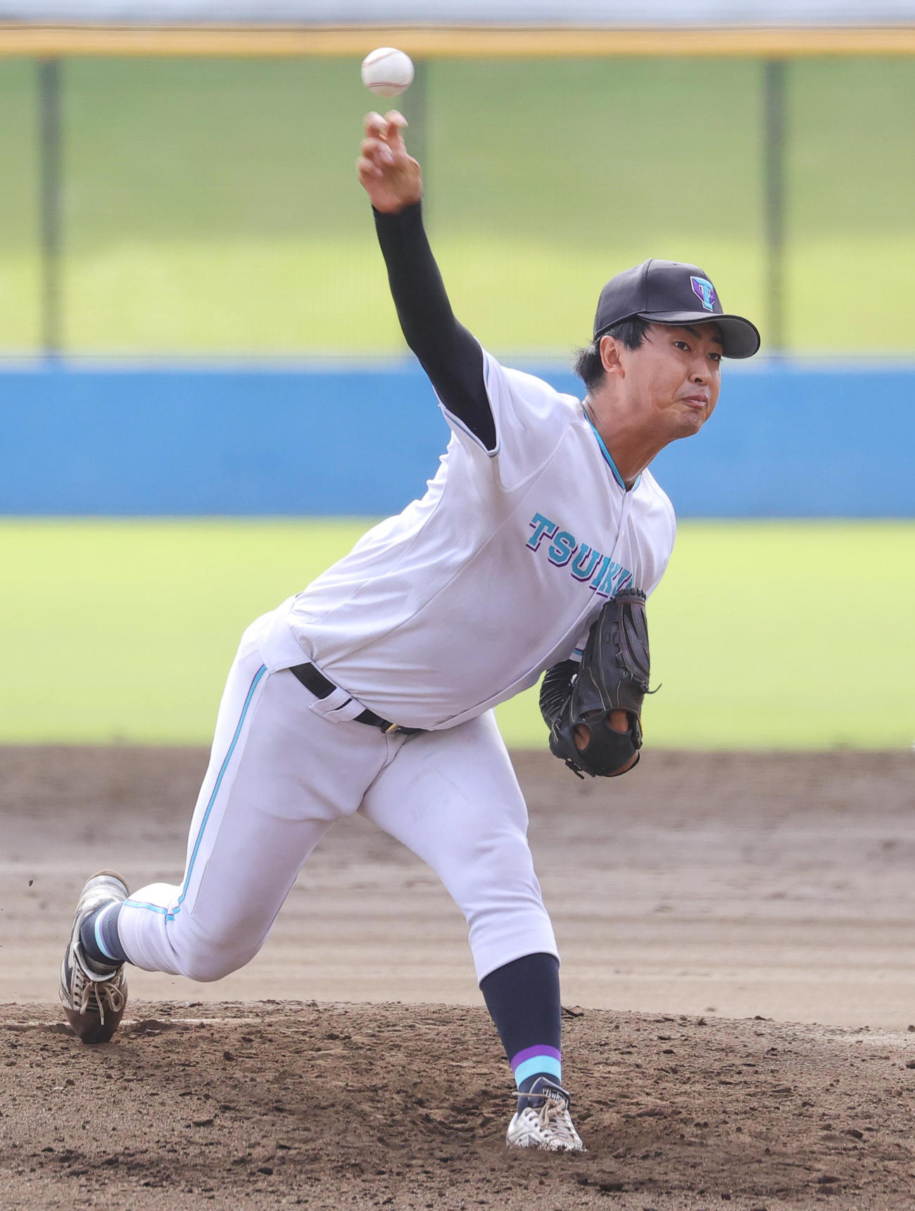 武蔵大対筑波大　力投する筑波大先発の西舘（撮影・野上伸悟）